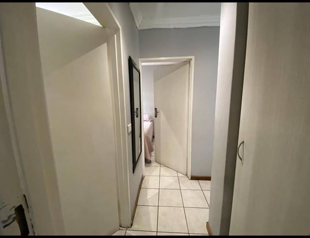 2 BEDROOM APARTMENT FOR SALE IN KEMPTON PARK